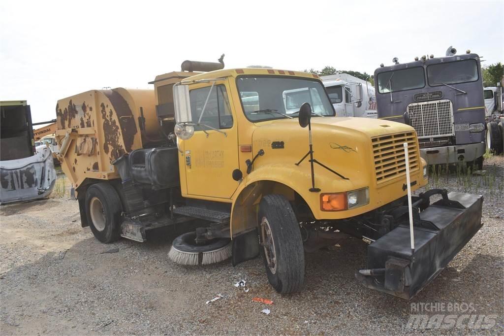 International 4700 Veegwagens