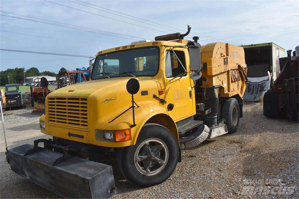 International 4700 Veegwagens