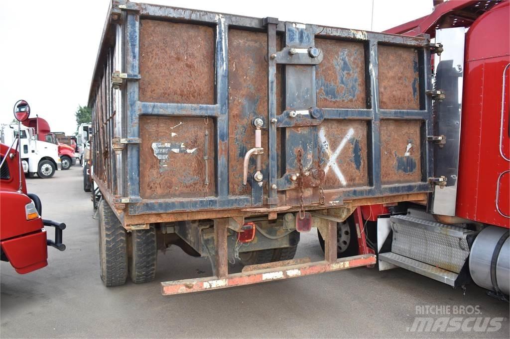 International 4900 Vlakke laadvloer met kraan