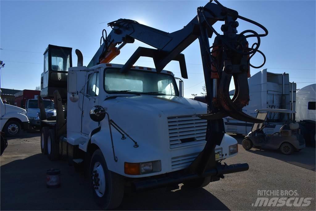 International 8200 Vlakke laadvloer met kraan