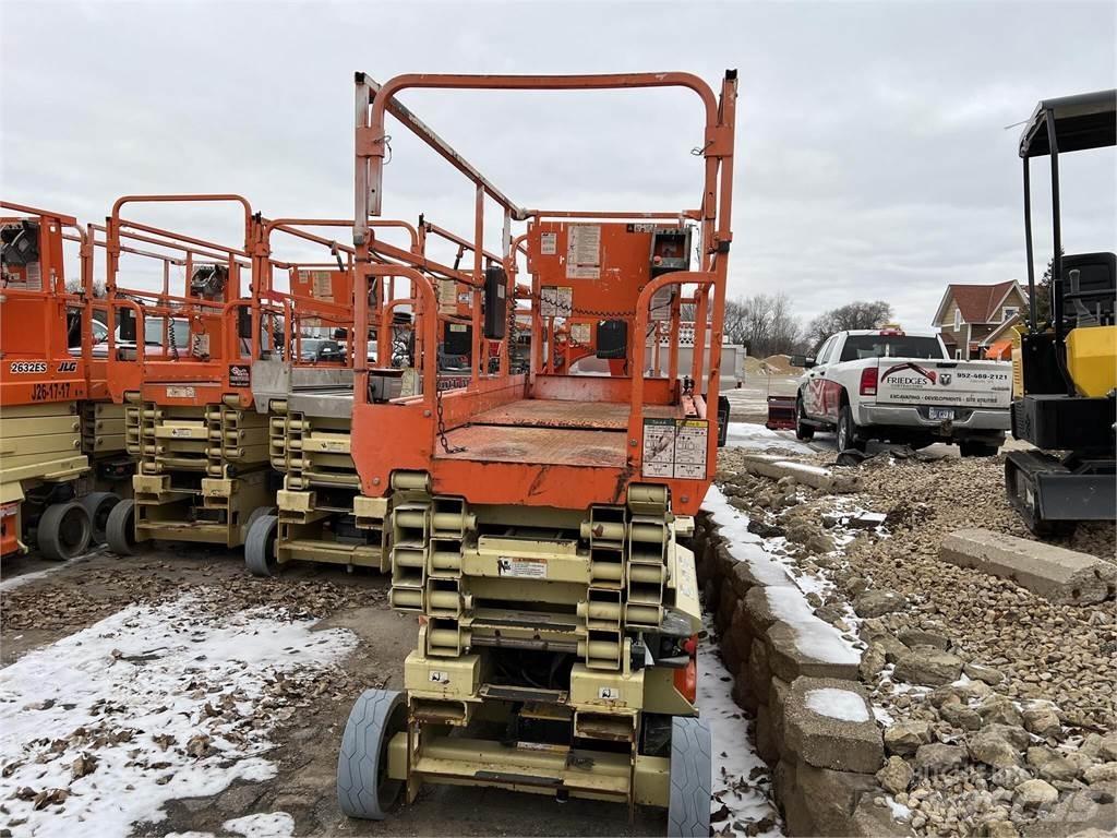 JLG 3246ES Schaarhoogwerkers