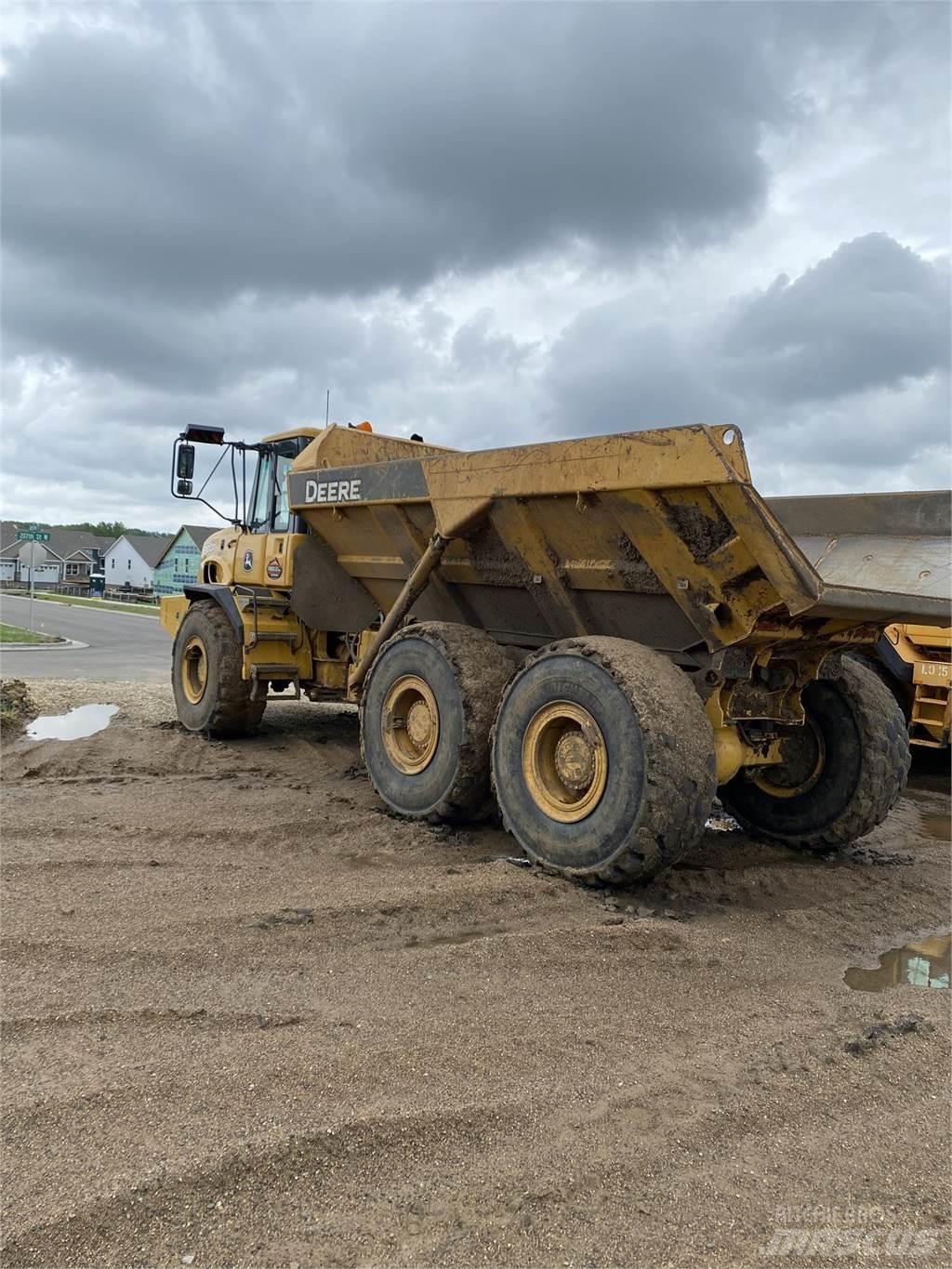 John Deere 300D Knik dumptrucks