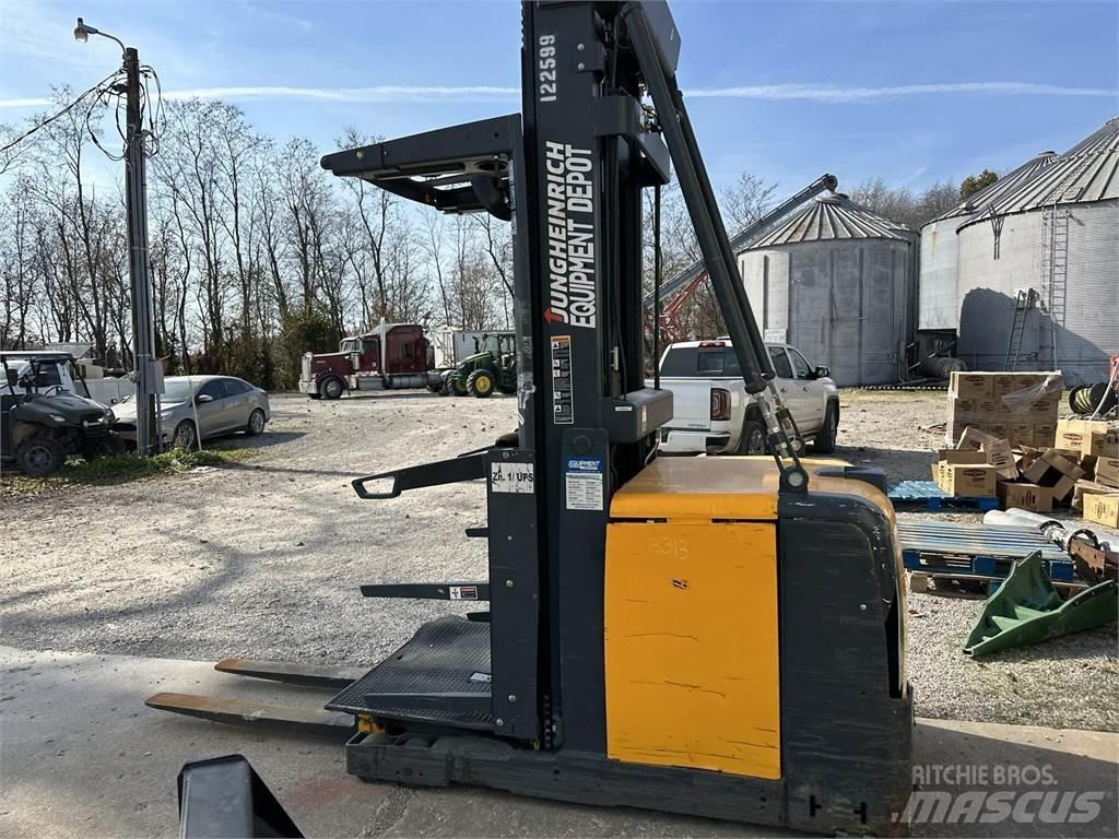 Jungheinrich EKS308 Orderpicker voor middelhoog niveau
