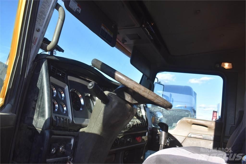 Kenworth T800 Vlakke laadvloer met kraan