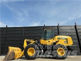 Komatsu WA200-8 Wielladers