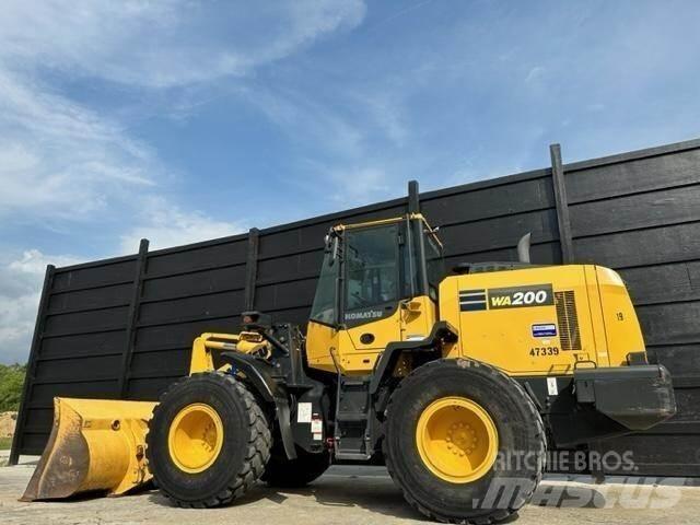 Komatsu WA200-8 Wielladers