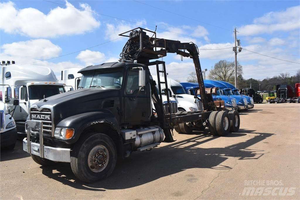 Mack GRANITE CV713 Vlakke laadvloer met kraan