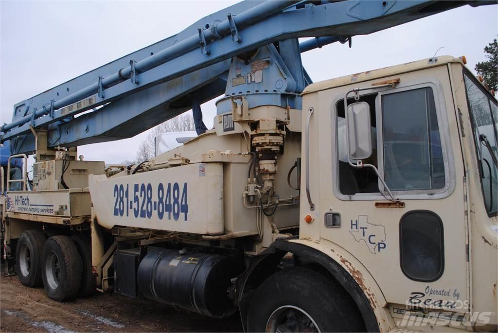 Mack MR686S Betonmixers en pompen