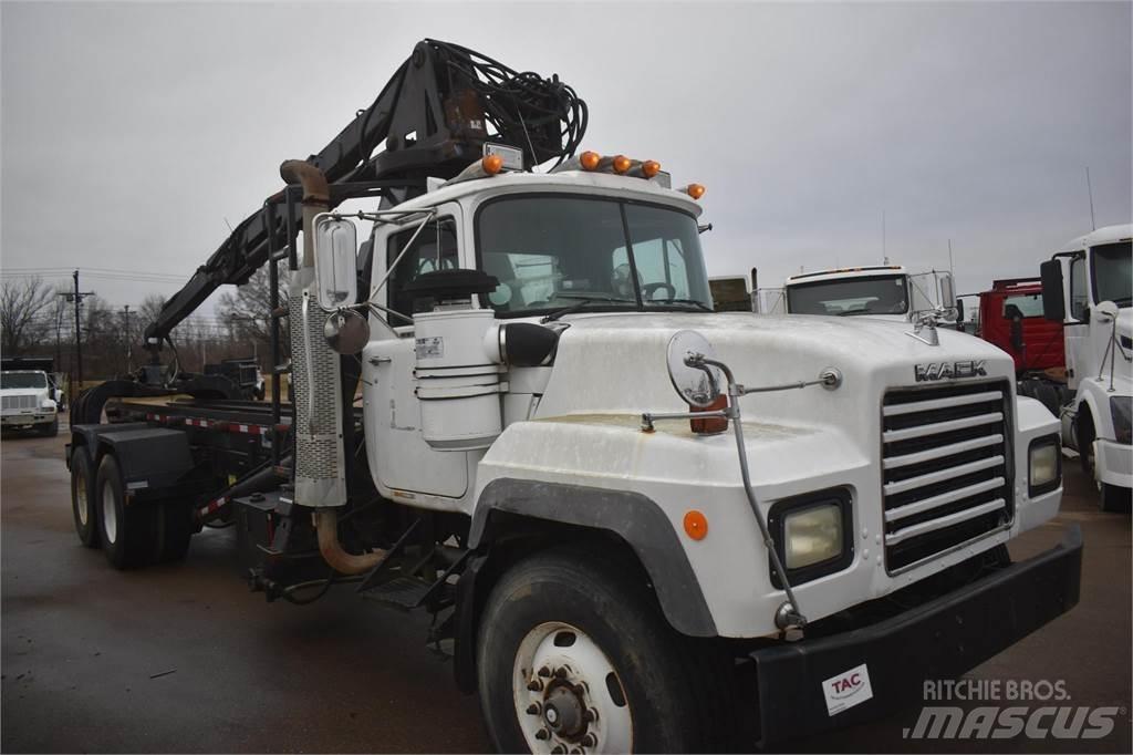Mack RD688S Vlakke laadvloer met kraan