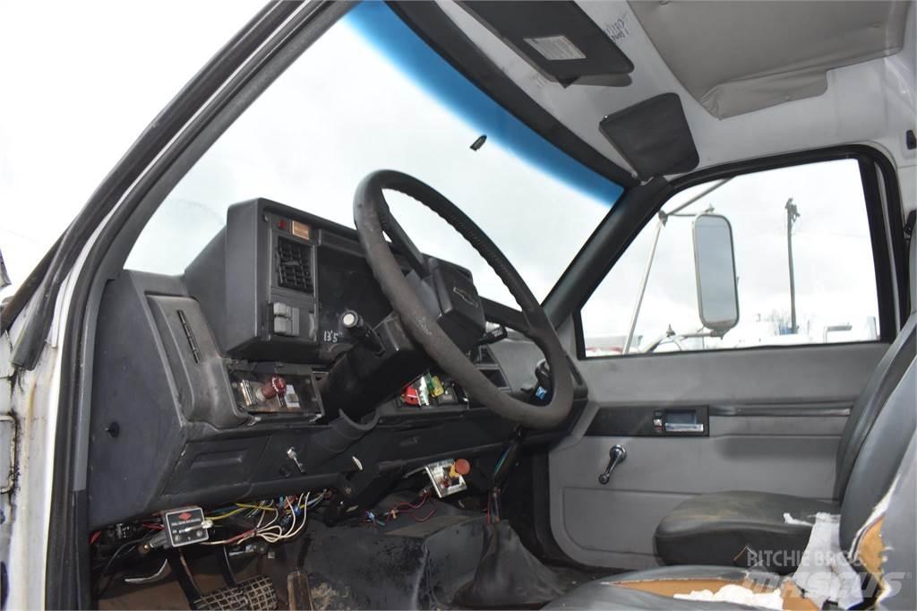 National 446A Vlakke laadvloer met kraan