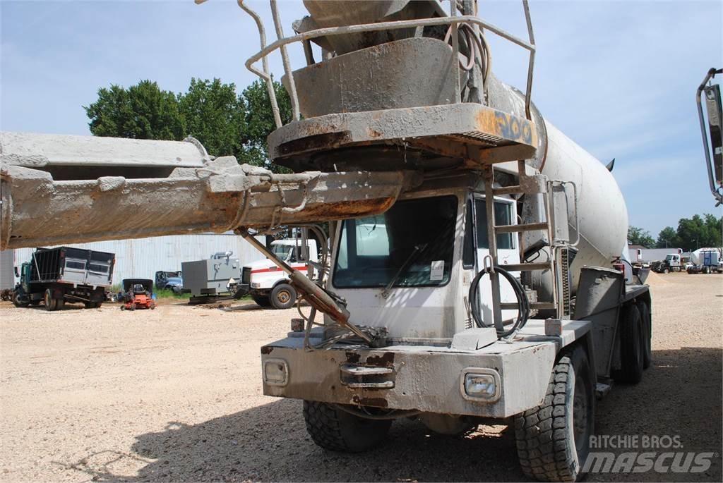 Oshkosh F2146 Betonmixers en pompen