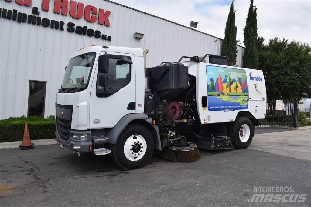 Peterbilt 220 Veegwagens