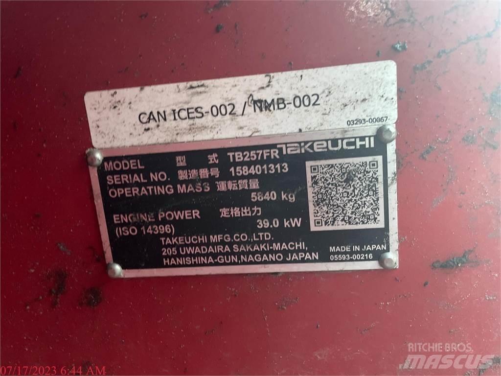 Takeuchi TB257FR Rupsgraafmachines