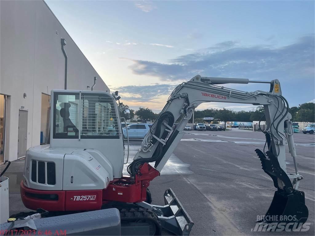 Takeuchi TB257FR Rupsgraafmachines