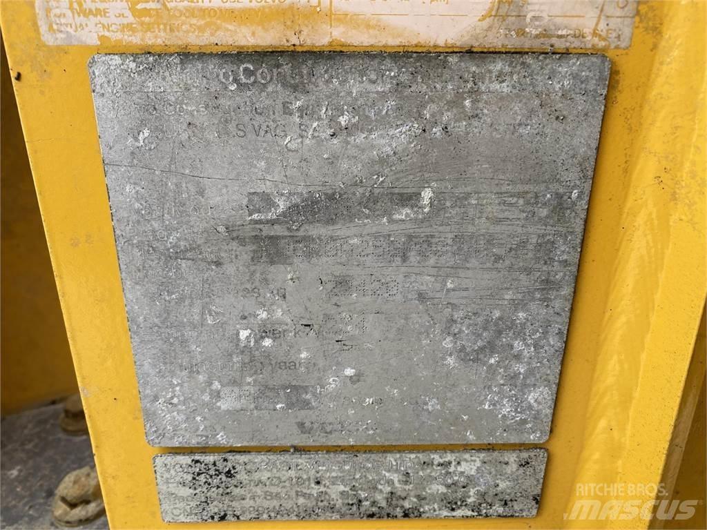 Volvo A25G Knik dumptrucks