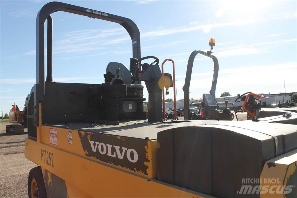 Volvo PT125C Bandenwalsen