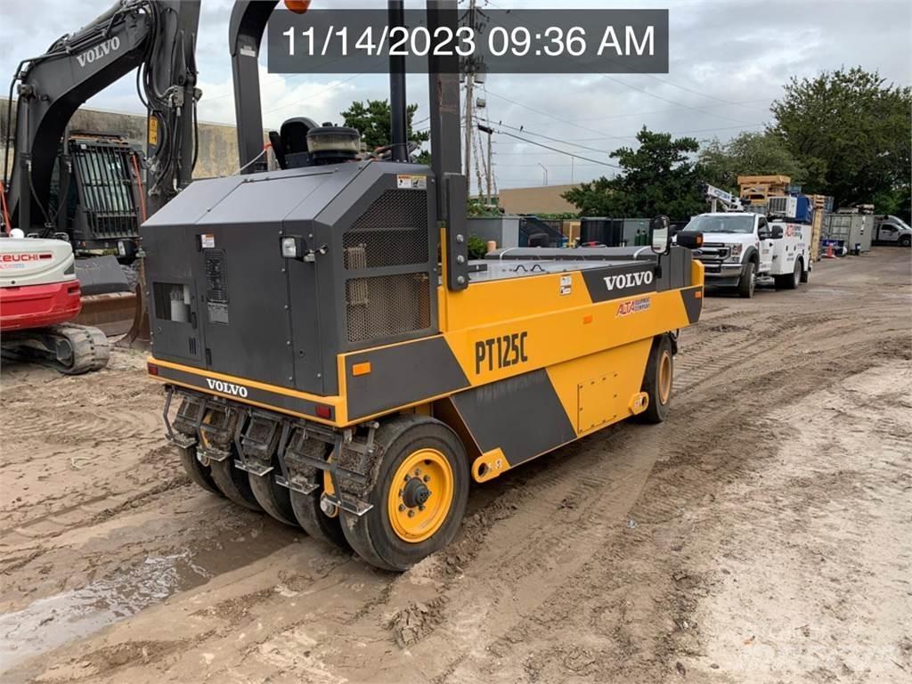 Volvo PT125C Bandenwalsen