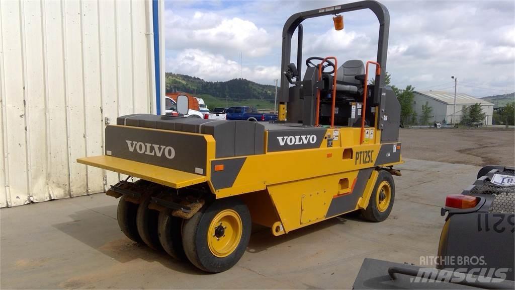 Volvo PT125C Bandenwalsen