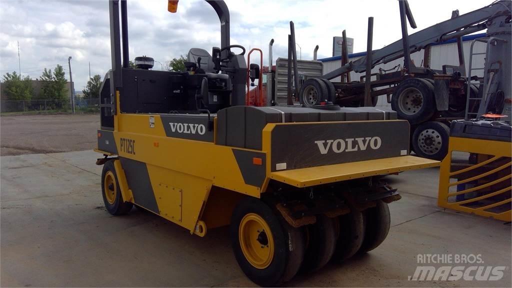 Volvo PT125C Bandenwalsen