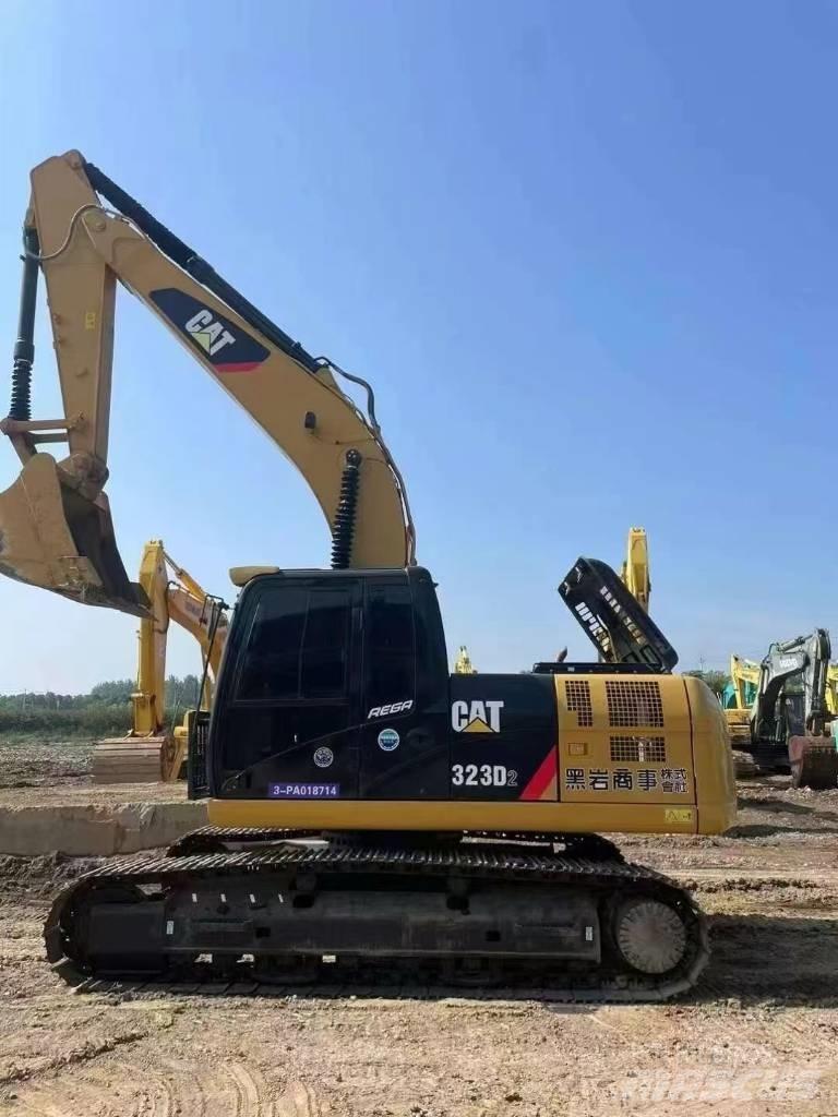 CAT 323D2 Rupsgraafmachines