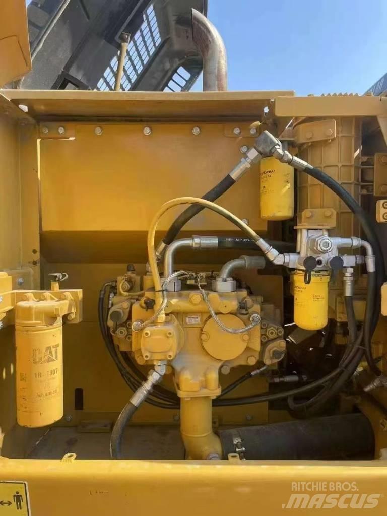 CAT 323D2 Rupsgraafmachines
