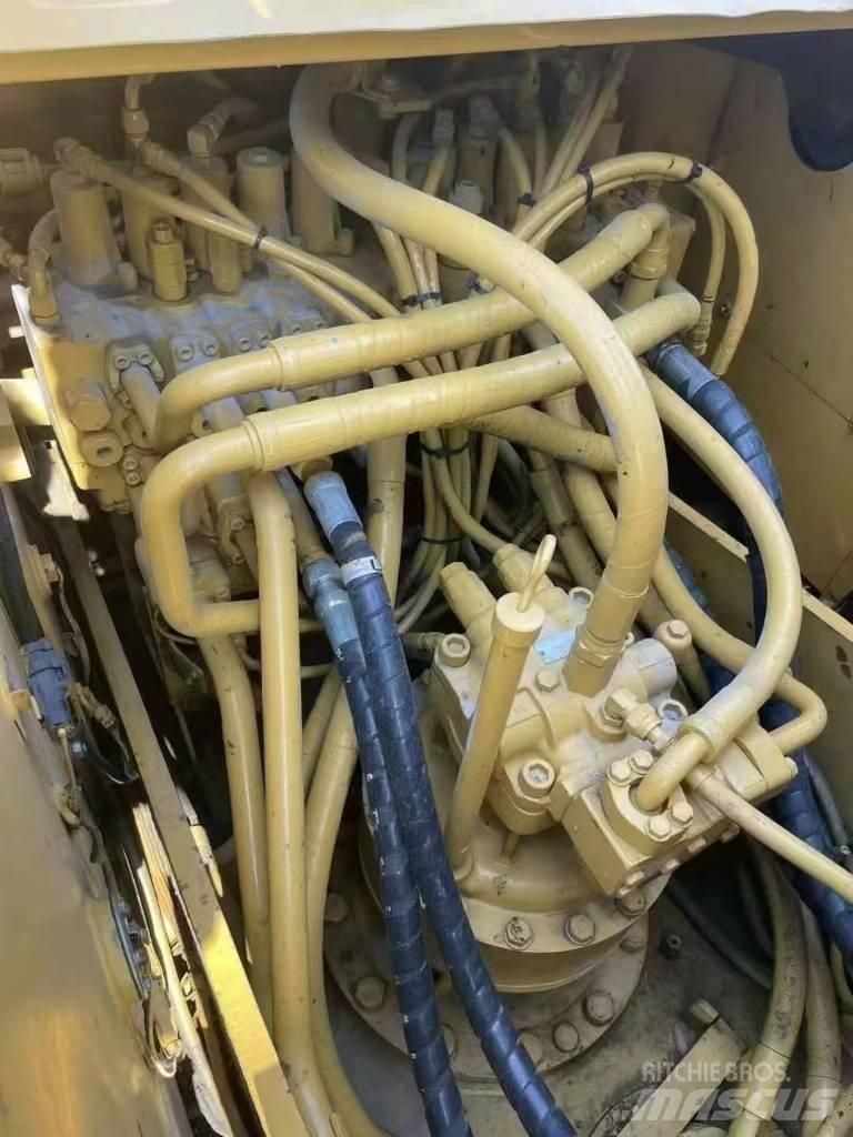 CAT 323D2 Rupsgraafmachines