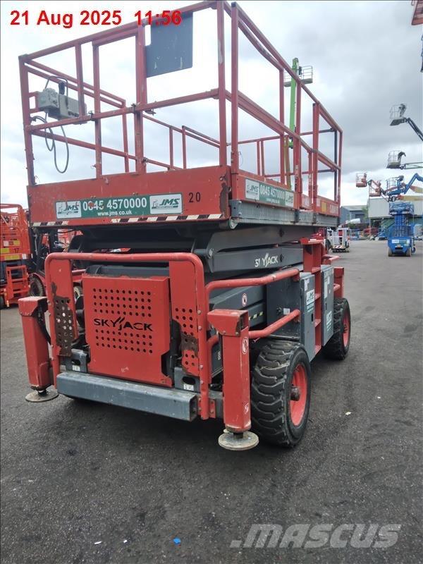 SkyJack SJ 8841 RT Schaarhoogwerkers