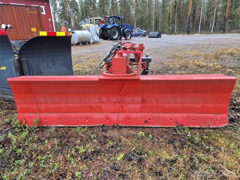  Traktorin takalana Grondschaven