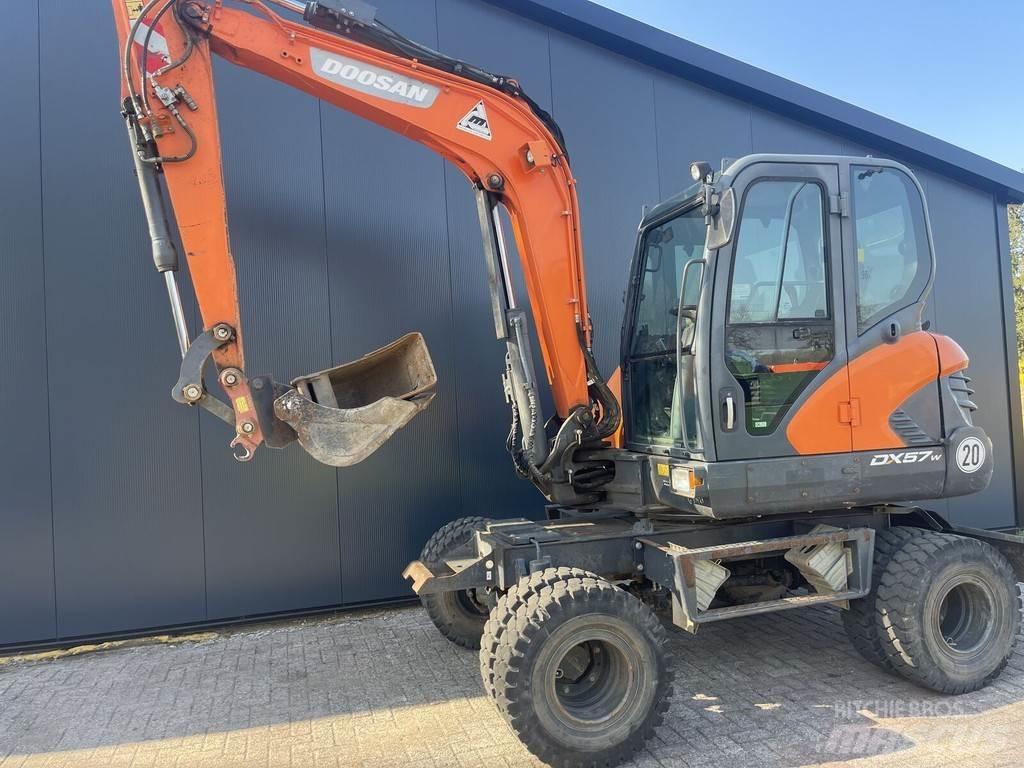 Doosan DX57W Wielgraafmachines