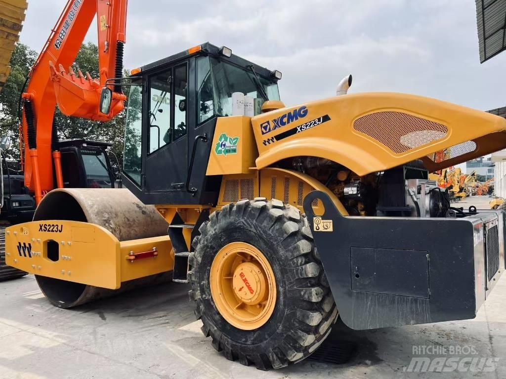 XCMG XS 223 J Trilrolwalsen
