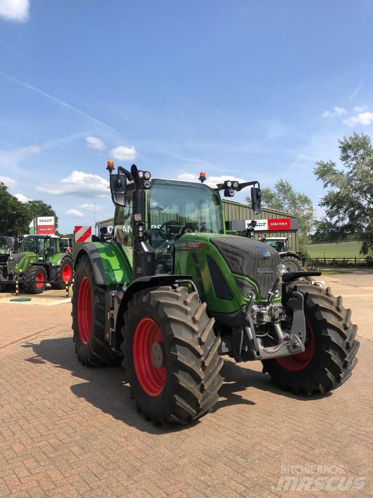 Fendt 718 Vario Tractoren
