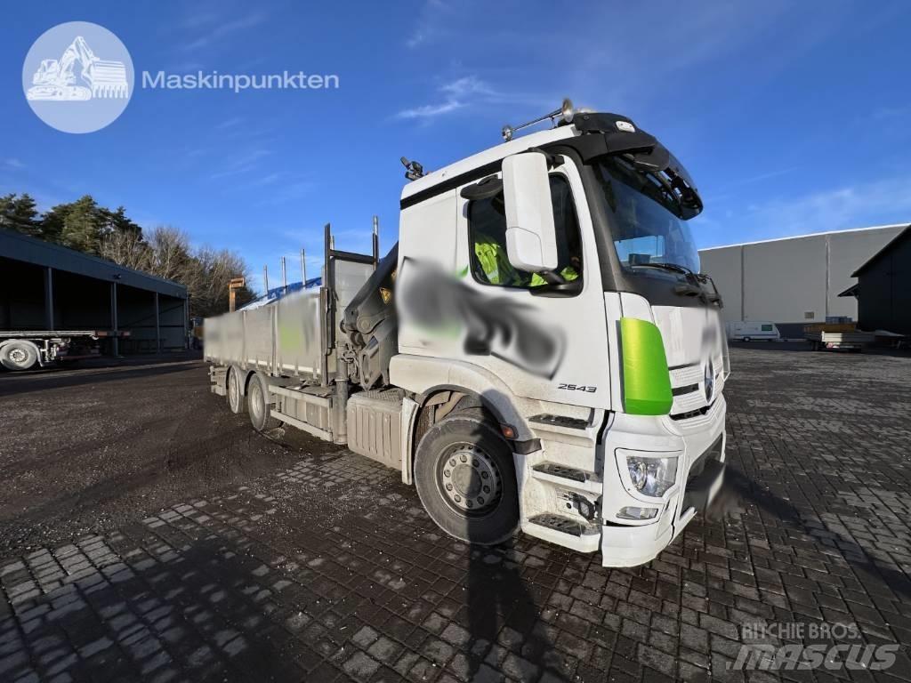 Mercedes-Benz 2543 Vlakke laadvloer met kraan