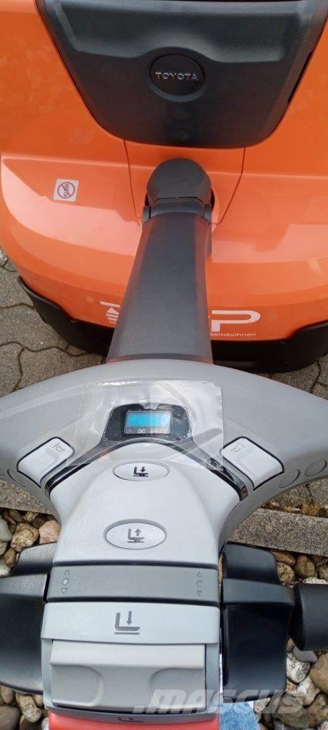 Toyota SWE120L Stapelaar meeloop