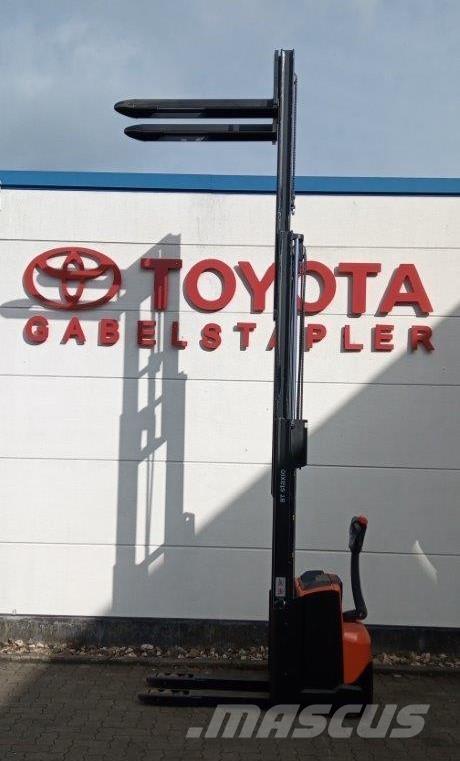 Toyota SWE120L Zelfrijdende stapelaars