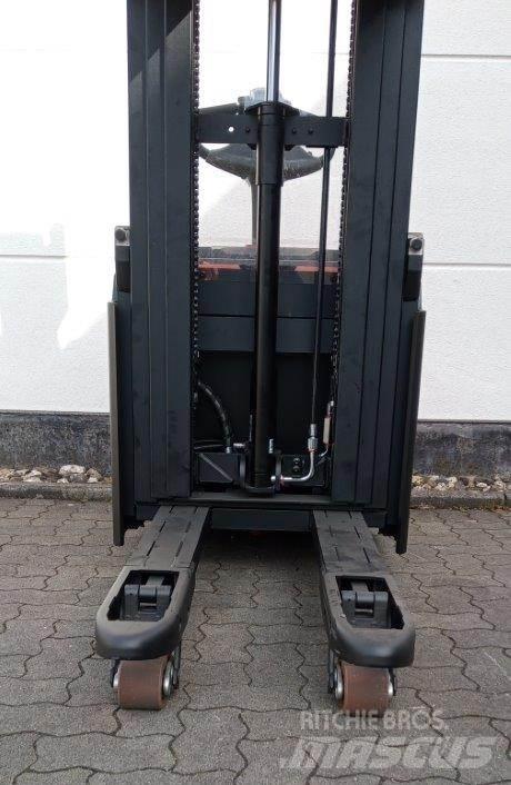 Toyota SWE120L Stapelaar meeloop