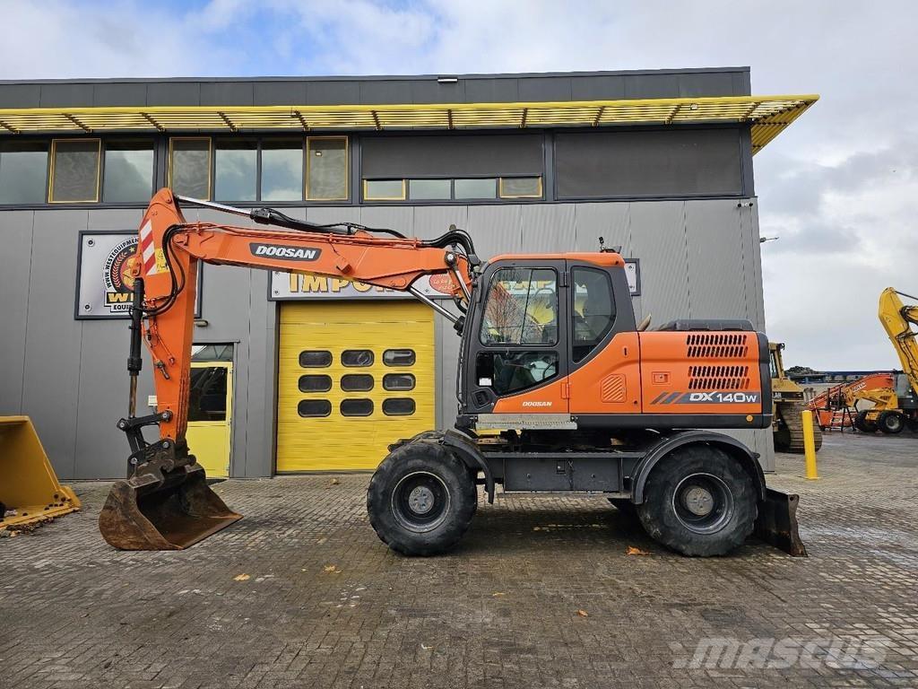 Doosan DX 140W Wielgraafmachines