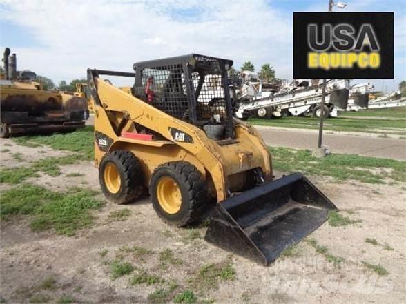 CAT 252B3 Schrankladers