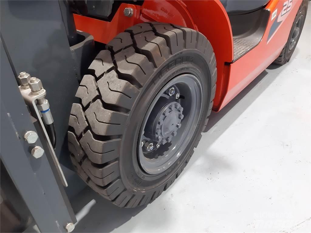 Heli CPCD25 XC26H Diesel heftrucks