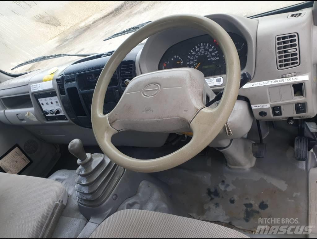 Hino 300 Anders