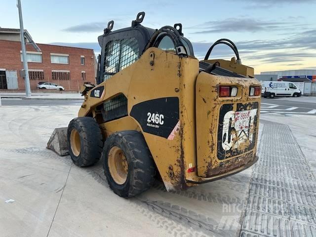 CAT 246 C Schrankladers