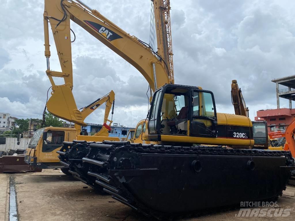 CAT 320 C Amfibische graafmachines