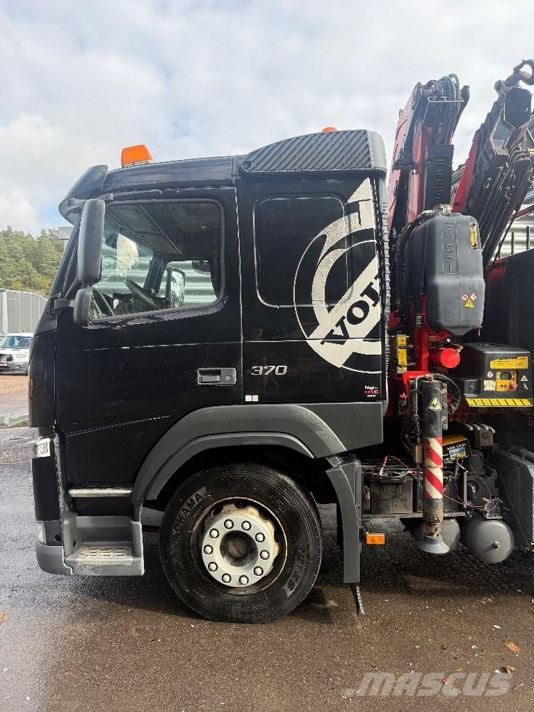 Volvo FM 370 Vlakke laadvloer met kraan
