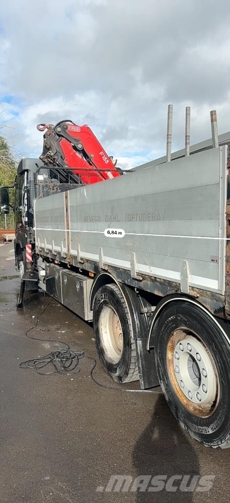 Volvo FM 370 Vlakke laadvloer met kraan