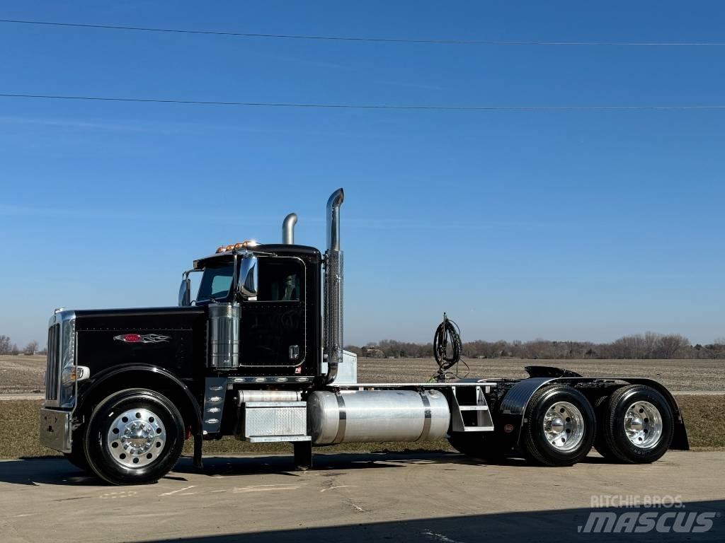 Peterbilt 389 Trekkers