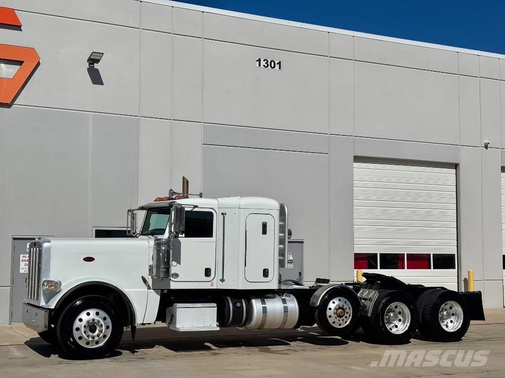 Peterbilt 389 Trekkers