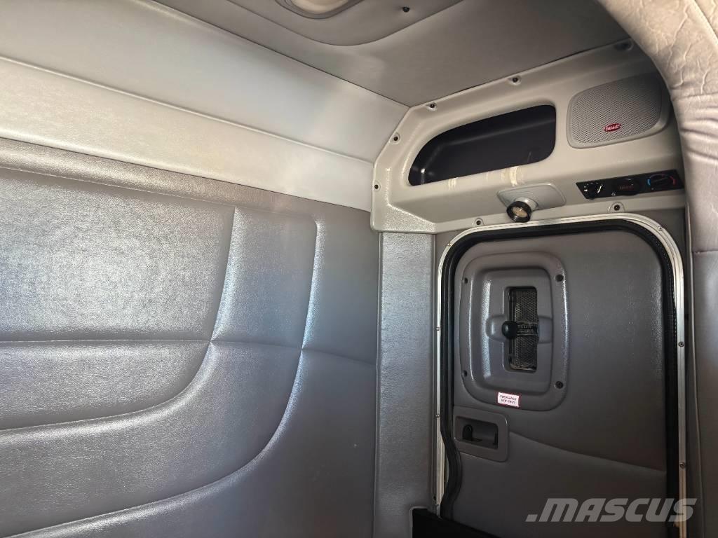 Peterbilt 389 Trekkers