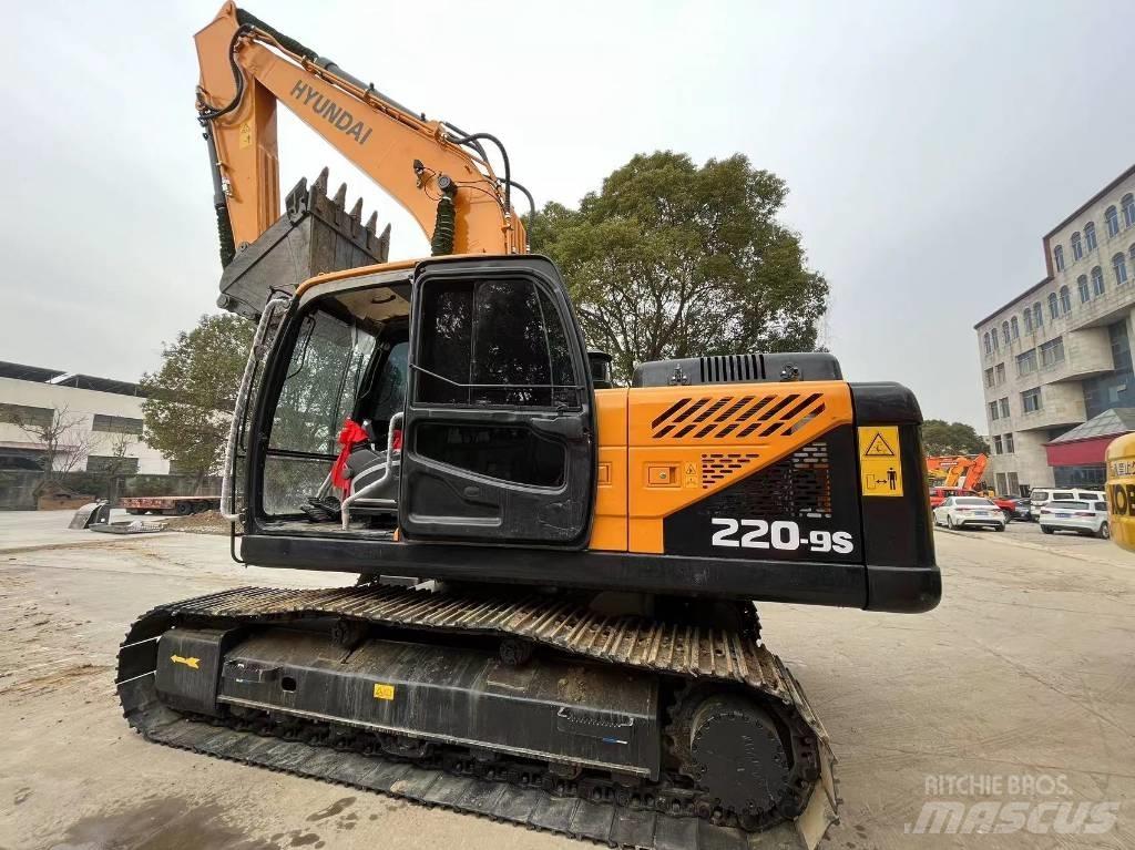 Hyundai R220-9S Wielgraafmachines