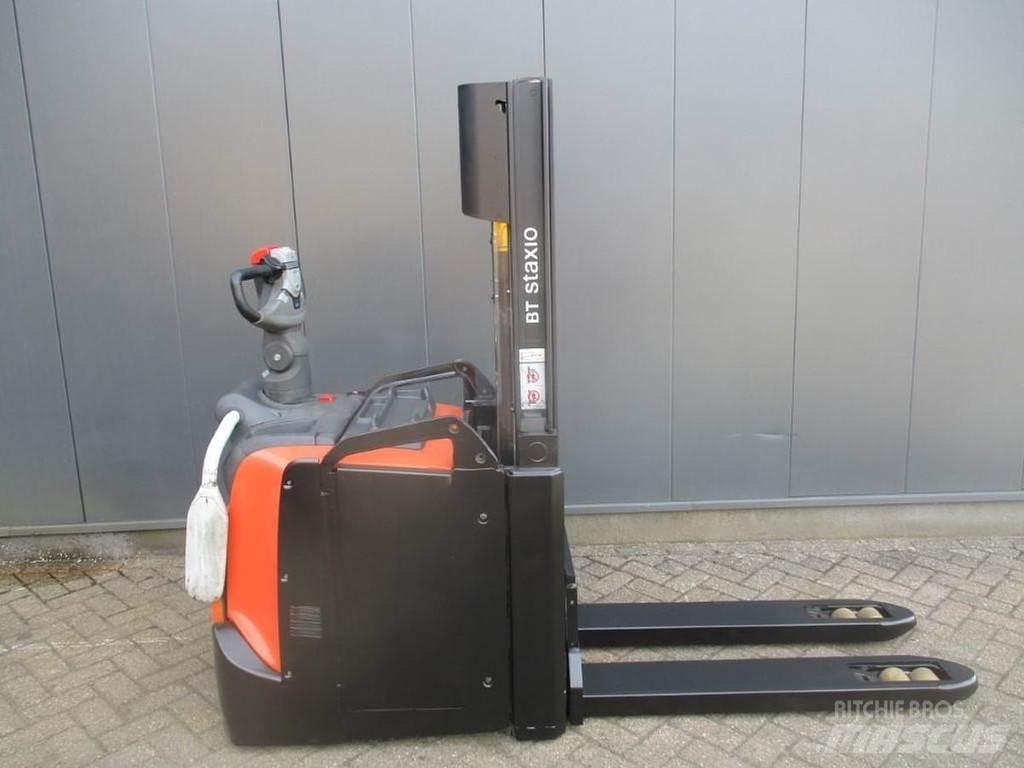 Toyota SPE 200D Stapelaar meeloop