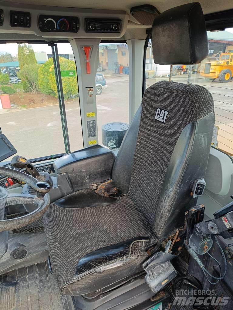 CAT 930M Wielladers