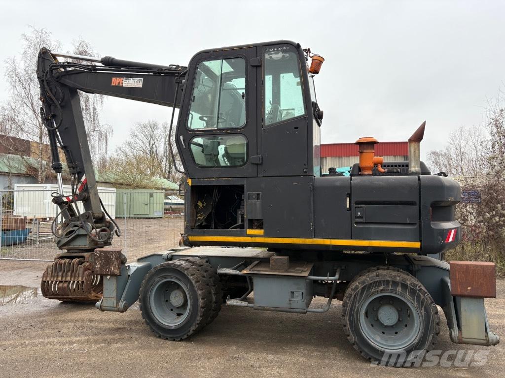 Hitachi FH 130.3 Rupsgraafmachines